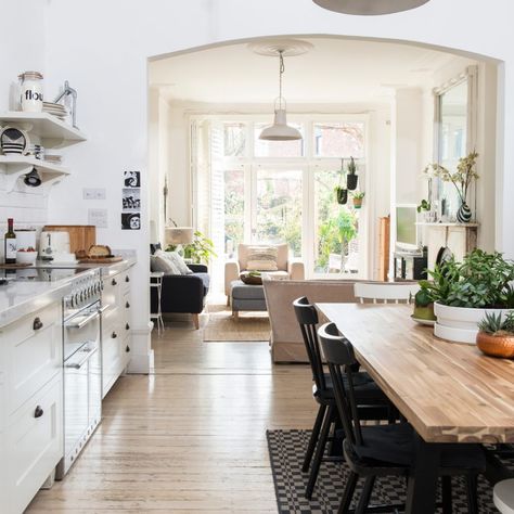 Look inside this inviting Edwardian terrace that has had a friendly update Kitchen Diner Designs, Edwardian House Renovation, Edwardian Terrace, Modern Kitchen Pictures, Edwardian Kitchen, Apartment Chairs, Living Room And Kitchen Design, Open Kitchen And Living Room, Edwardian House