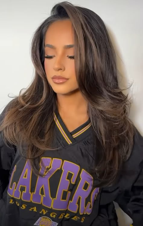 Becky G Hair Color, Indian With Brown Hair, Side Part Brunette Hair, Becky G Haircut, Becky G Hairstyles, Soft Money Piece Hair, Dark Brown Hair With Money Piece, Becky G Makeup, Becky G Hair