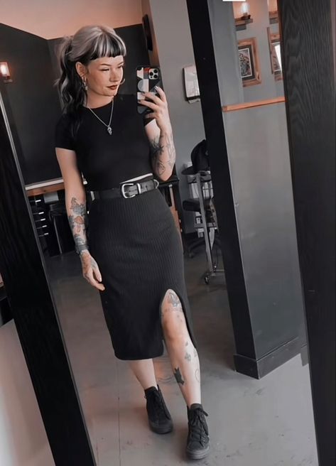 All Black Outfits For Work Retail, All Black Professional Outfits Business, Black Dress Alt Outfit, All Black Outfit Feminine, Alternative Fashion Office, Alt Classy Outfits, Punk Office Fashion, Alternative Fashion Business Casual, Alternative Office Outfits Women