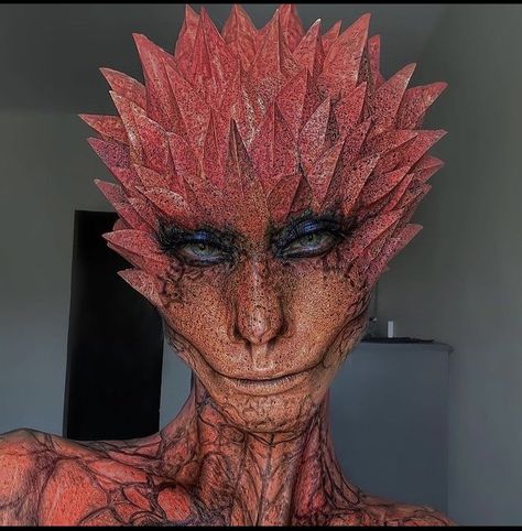 Halloween Schminke, Dragon Makeup, Monster Makeup, Eyeliner Designs, Prosthetic Makeup, Creepy Halloween Makeup, Dragon Skin, Face Art Makeup, 2019 Makeup