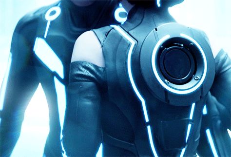 TRON: Legacy (2010) directed by Joseph Kosinski (8/8) Tron Art, Sience Fiction, Ten Year Anniversary, Tron Legacy, Scifi Fantasy Art, Science Fiction Movies, Getting A Puppy, Daft Punk, Nightwing