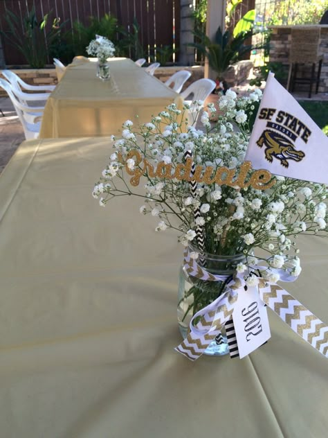 Grad Party Centerpieces Mason Jars, Graduation Party Seating, Indoor Grad Party, Rustic Graduation Party Ideas Decor, Grad Party Table Decorations, Grad Centerpiece Ideas, 2024 Graduation Party Ideas, Grad Party Backdrop Ideas, Grad Party Table Display