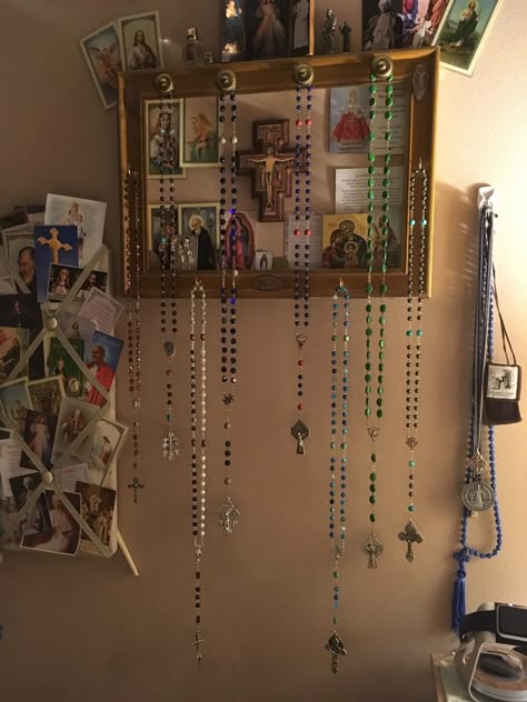 Rosary Storage, Altar Christian, Rosary Aesthetic, Rosary Hanger, St Josemaria Escriva, Fun Ghoul, Home Altar Catholic, Catholic Altar, Prayer Corner