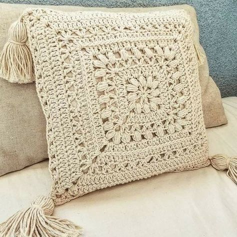 Crochet Cushion Covers, Crochet Pillow Patterns Free, Crochet Pillow Cases, Crochet Cushion Pattern, Beau Crochet, Cushion Cover Pattern, Crochet Blanket Pattern Easy, Crochet Cushion, Crochet Pillow Cover