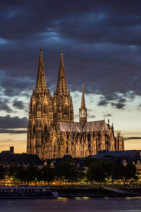 Kölner Dom. Altstadt-Nord, Cologne, North Rhine-Westphalia, Germany Koln Germany, Gothic Cathedrals, Cathedral Architecture, Gothic Church, Europe Tours, Beautiful Buildings, Travel Inspo, Travel Aesthetic, City Guide