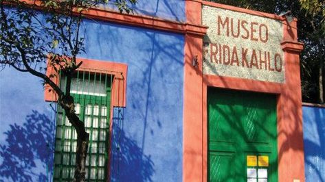 Show item 3 of 6. Entrance to the Frida Kahlo Museum Frida Kahlo Diego Rivera, Green Doors, Frida And Diego, Pintura Exterior, House Of Beauty, Diego Rivera, Mexican Artists, México City, City Trip