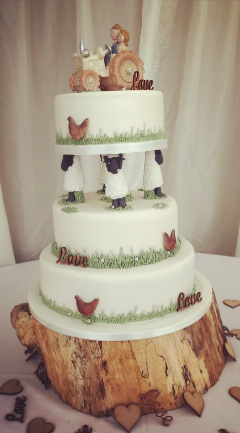 Tractor Wedding, Farmer Wedding, Shed Wedding, Unusual Wedding Cakes, Different Wedding Cakes, Wedding Farm, Country Wedding Cakes, Cowgirl Wedding, Rustic Farm Wedding