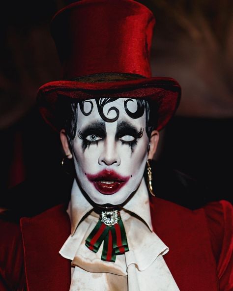 Freakshow Makeup, Halloween Character Ideas, Nikola Orsinov, Drag King Makeup, Vintage Circus Costume, Scary Circus, Circus Makeup, Gloria Groove, Circus Aesthetic