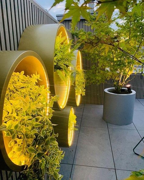 Decorate Garden, Feng Shui Garden, Creative Backyard, Playhouse Ideas, Garden Playhouse, Small Backyards, Artificial Green Wall, Courtyard Landscaping, Plant Installation