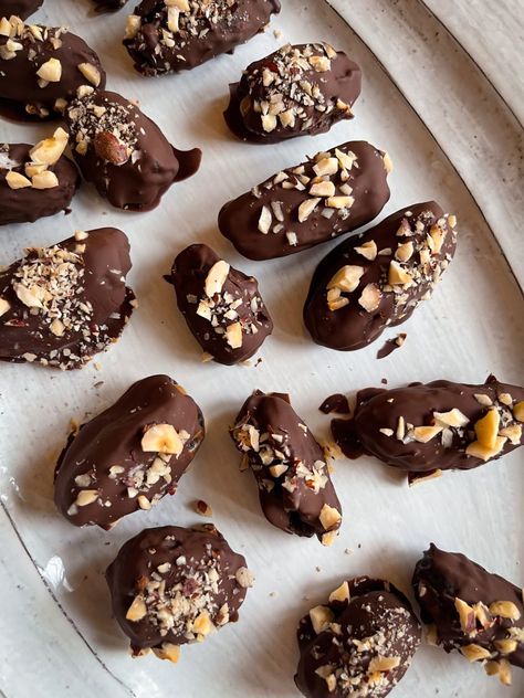 Dark Chocolate-covered Filled Dates - A Healthier Michigan Date Snickers, Filled Dates, Snickers Candy Bar, Stuffed Dates, Crunchy Chocolate, Snickers Bar, Frozen Chocolate, Healthy Peanut Butter, Vegan Chocolate Chip