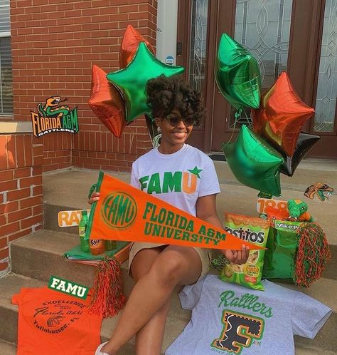 Decision Pictures, Famu Rattlers, Trendy Photos, Hbcu Colleges, College Announcements, College Bed, College Decision, High School Graduation Pictures, Bed Party