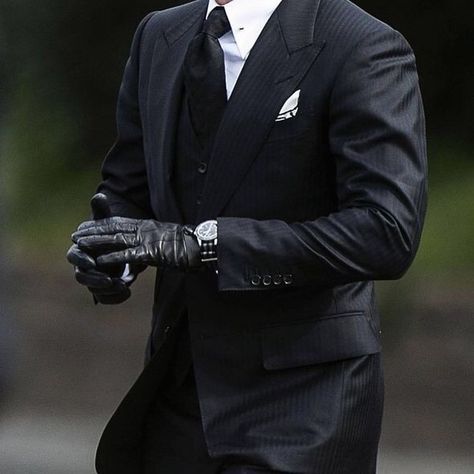 Black and white | Black leather gloves | Classy AF Leather Gloves Aesthetic, Leather Gloves Outfit, Suit Gloves, Gloves Aesthetic, Gloves Outfit, Classic Life, All Black Suit, Black And White Suit, Black Suit Men