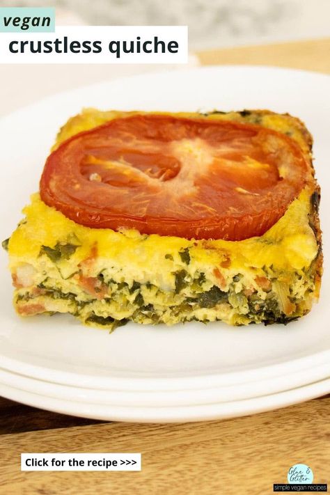 Vegan crustless quiche packed with spinach and plant based bacon is a perfect brunch or make-ahead breakfast! Vegan Quiche, Vegan Egg Replacement, Vegan Mozzarella, Vegan Bacon, Vegan Zucchini, Plant Based Dinner, Simple Green Salad, Crustless Quiche, Vegan Lunches