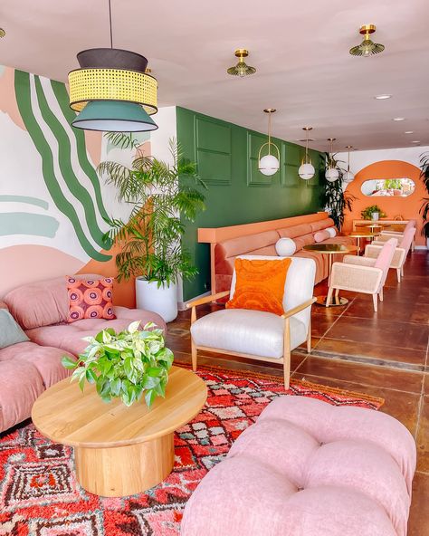 Colorful Apartment, Colourful Living Room, Maximalist Decor, Living Room Inspo, A Living Room, Dream House Decor, Ideas Home, Kitchen Home, Modern Boho