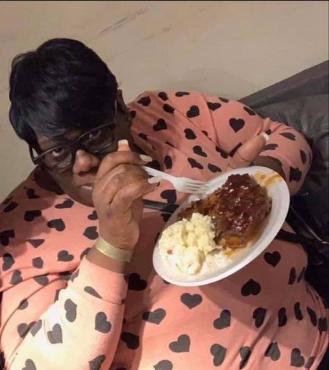 Jocqué 🤴🏾 🥴 on Twitter: "Me watching behind the cameraman… " Funny Photo Memes, Eating Food Funny, Reaction Pic, Funny Reaction Pictures, Reaction Pictures, Food Pictures, Funny Photos, Funny Stickers, Funny Pictures