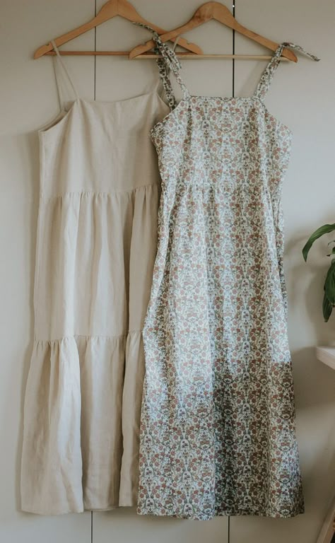 How To Make A Tiered Maxi Dress sewing pattern for beginner sewers. Sewing Clothes Women Beginner, Summer Dress Diy, Grandma Activities, Long Gathered Skirt, Summer Dress Sewing, Maxi Dress Tutorials, Comfortable Maxi Dresses, Homemade Dress, Patterns Simple