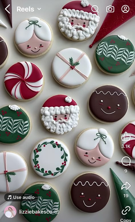 Christmas Sugar Cookie Designs, Iced Christmas Cookies, Royal Icing Christmas Cookies, Holiday Cookies Decorated, Decorated Christmas Cookies, Christmas Sugar Cookies Decorated, Gingerbread Cookies Decorated, Flooding Cookies, Cute Christmas Cookies