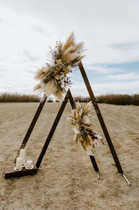 Wood Triangle Arch, Pumpkin Patch Photoshoot, Wood Triangle, Samantha Wedding, Bohemian Wedding Decorations, Diy Wedding Backdrop, Picnic Decorations, Flowers And Greenery, Romantic Garden Wedding