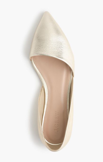 Zapatos de novia que podrás reutilizar después de tu boda Gold Shoes Flats, Bridal Flats, Metallic Flats, Wedding Shoes Flats, Gold Shoes, Dark Gold, Crazy Shoes, Dream Shoes, Pretty Shoes