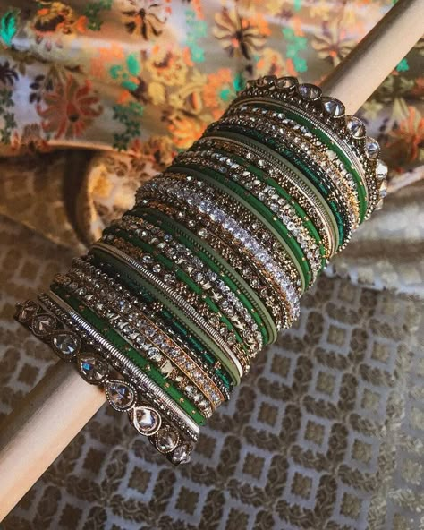 Heavy Metal Bridal Bangle Designs - Wedding Jewellery - K4 Fashion Thread Bangles Design, Antique Jewellery Designs, Fancy Jewellery Designs, Jewelry Set Design, Indian Jewellery Design Earrings, Indian Jewelry Sets, Bangles Jewelry Designs, Bridal Bangles, Bridal Gold Jewellery Designs