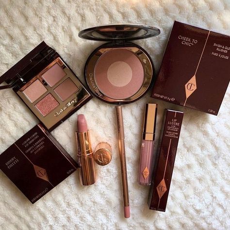 Bronzer Charlotte Tilbury, Evening Eye Makeup, Charlotte Tilbury Pillow Talk, Charlotte Tilbury Makeup, Minimalist Makeup, Makeup Bag Essentials, Fancy Makeup, Makeup Obsession, Luxury Makeup