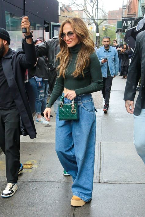 Jlo Denim Outfit, Jlo Outfits Street Style, Jlo Casual Outfits, J Lo Style, Jennifer Lopez Style, Jennifer Lopez Outfits, Casual Bun, Jlo Style, J Lo Fashion