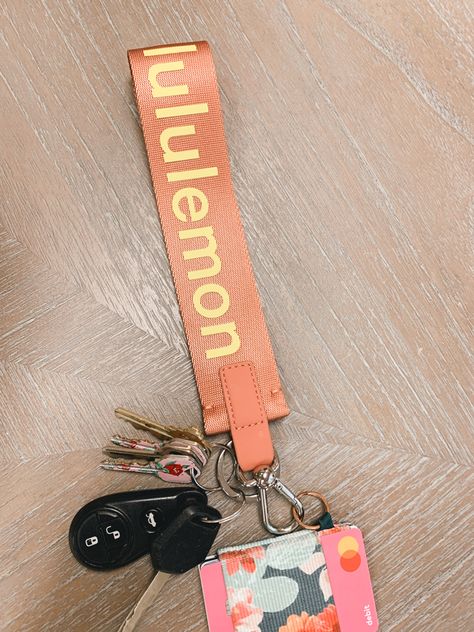 Car Key Lanyard Aesthetic, Lululemon Lanyard Aesthetic, Keys Keychain Ideas, Cute Keychains For Keys, Car Keys Lululemon, Things To Put On Your Keychain, Lululemon Car Keychain, Car Decor Preppy, Cute Keychains For Car Keys And Wallet