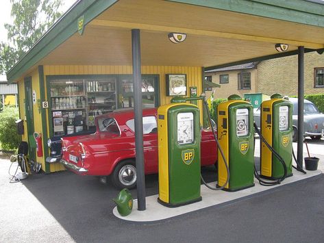 Bp Gas Station, Ford Anglia, Pay Phone, Gas Station, Wikimedia Commons, Landline Phone, Vintage Signs, Ford, Electronic Products