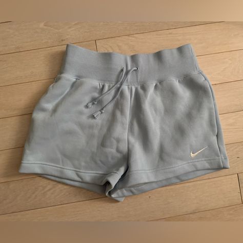 Brand New Women’s Nike Sweat Shorts Nike Clothes For Women, Viral Clothes 2024, Vintage Nike Clothes, Nike Clothes Women, Long Sweat Shorts, Sweat Shorts Outfit, Sport Set Women, Cute Athletic Shorts, Gym Shorts Women