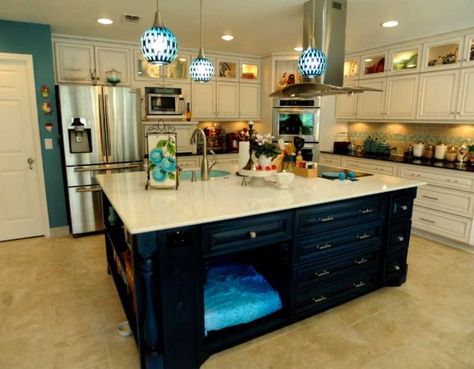 A fantastic kitchen island with a comfy, out of the way spot for a dog bed! Kitchen House Ideas, Remodeling Ideas On A Budget, Dog Nook, Casita Ideas, Utility Space, Kitchen Remodeling Ideas, Kitchen Utility, Dog Spaces, Square Kitchen