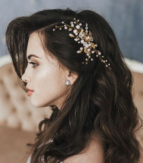 Grad Accessories, Halo Wedding Hair, Messy Bun For Short Hair, Cute Wedding Hairstyles, Hair Halo, Hairstyles Trending, Hairstyle For Long Hair, For Short Hair Hairstyles, Leaf Headpiece