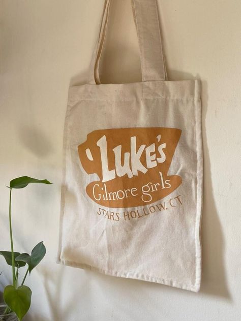 Gilmore Girls Painting Ideas, Totebag Painting Ideas Taylor Swift, Taylor Swift Tote Bag Diy, Gilmore Girls Tote Bag, Gilmore Girls Bookmark, Diy Tote Bag Design, Gilmore Girl, Girls Tote, Diy Tote