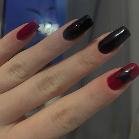 Spider-Man nails – acrylic – red and black - beautiful -Maintained Black And Red Nail Inspo Acrylic, Short Nails Ideas Red And Black, Red Nails Black French Tip, Black Red Acrylic Nails, Black And Red Nails Ideas Short, Short Black And Red Nails, Spider Man Nails Short, Short Red And Black Nails, Red And Black French Tip Nails