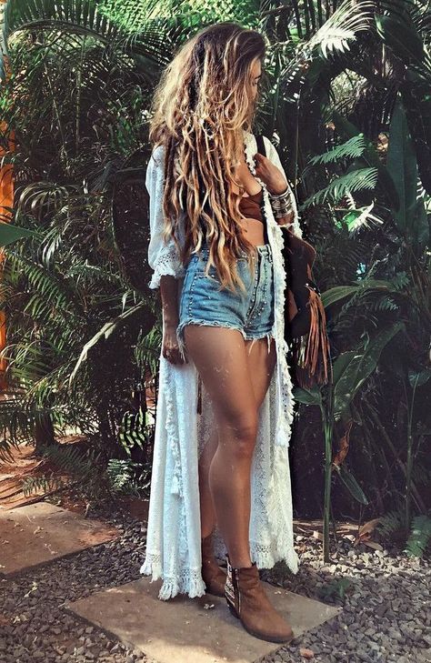 [SponsoredPost] 29 Estilo Boho Chic Outfits Tips and Tricks You'll Be Glad You Discovered Quickly #estilobohochicoutfits Vetement Hippie Chic, Alisa Belochkina, Ukrainian Model, Looks Hippie, Look Hippie Chic, Visuell Identitet, Black Pinterest, Boho Soul, Moda Hippie