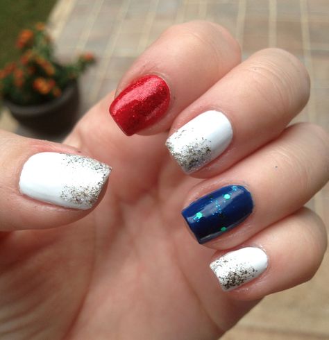 SENIOR MOMENT 4 WOMEN:  PATRIOTIC NAIL ART Red White And Blue Nails, Red White Blue Nails, White And Blue Nails, Nail Art Bleu, 4th Nails, Firework Nails, Patriotic Nails, Blue Nail Art Designs, Usa Nails