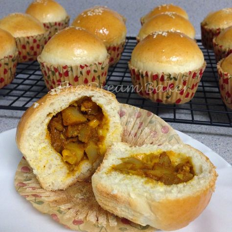 Chicken Curry Buns Water Bread, Curry Buns, Meat Bun, Chicken Buns, Tumeric Powder, Red Chilli Powder, Buns Recipe, Nasi Lemak, Bread Bun