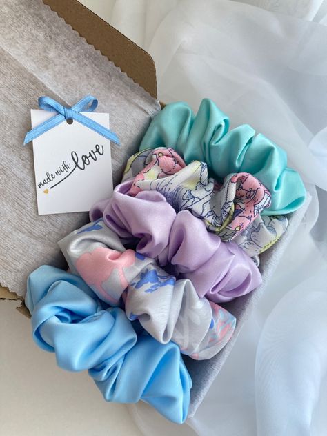 How To Package Scrunchies, Scrunchie Packaging, Scrunchies Business, Scrunchie Business, Beach Business, Burger Box, Diy Hair Scrunchies, Kids Inspo, Scrunchie Styles