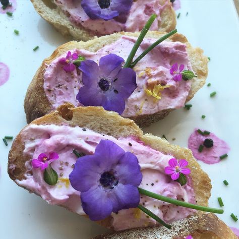 Garlic Toast Points with Marbled Beet Chevre and Edible Flowers Food With Edible Flowers, Edible Flower Appetizer, Champagne With Edible Flowers, Edible Flowers Salad, Bread With Edible Flowers, Culinary Cooking, Fairy Food, Edible Flowers Recipes, Ice Cream Cookie Sandwich