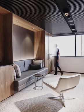 Office Relax Area, Elegant Office Interior, Bed Construction, Office Reception Design, Business Office Design, Timber Battens, Office Design Ideas, Corporate Office Design, Office Lobby