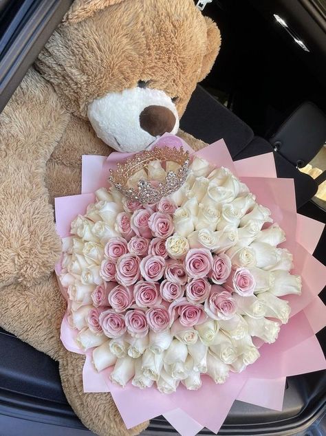 Random Gifts For Girlfriend, Teddy Bear Flower Bouquet, Roses Bouquet Gift, Ribbon Flowers Bouquet, Luxury Flower Bouquets, Look Rose, Bouquet Of Roses, Boquette Flowers, Flower Gift Ideas