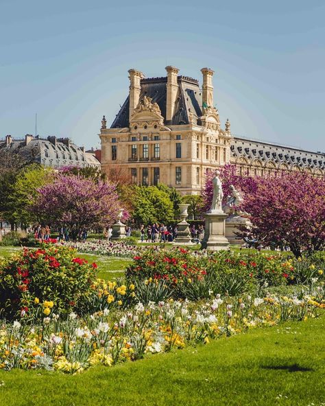 French Presentation, Sofia Grace, France Spring, Paris Photo Ideas, France Landscape, Street Background, Spring In Paris, Paris Rooftops, Ghost City