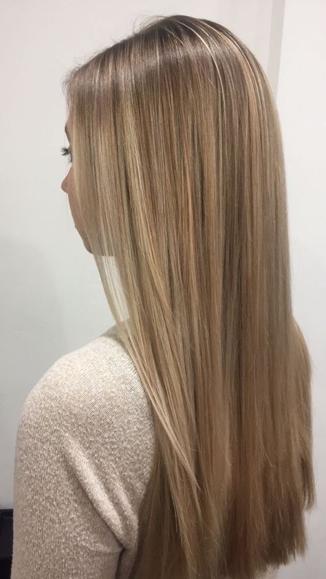 P I N T E R E S T: @jacquerosee :) Dirty Blonde Hair With Highlights, Rambut Brunette, Summer Blonde Hair, Silky Smooth Hair, Shadow Root, Light Blonde Hair, Vlasové Trendy, Dirty Blonde Hair, Honey Blonde Hair