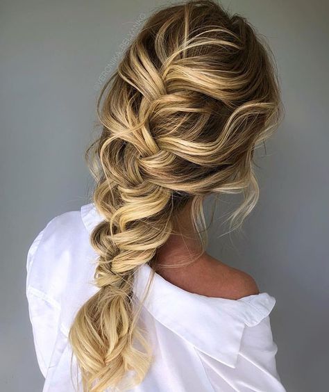 A loose French braid, and the color is beautiful ✨ Loose French Braid, Loose Braid Hairstyles, Loose French Braids, French Braid Hairstyles, Loose Braids, Fishtail Braid, Cool Braids, Braided Hairstyles Easy, Trending Hairstyles