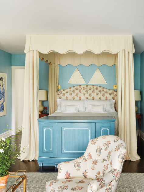 Blue Floral Bedroom, Elizabeth Eakins, Beautiful Bed Designs, Feminine Home, Bed Nook, Luxe Bedroom, Beautiful Bed, Blue Bay, Floral Upholstery