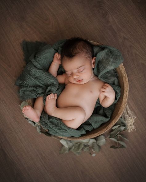 Newborn photography photographer baby green Green Newborn Photography, Spring Newborn, Newborn Photography Boy, Newborn Pics, Baby Green, Photography Journey, Pics Inspo, Green Wrap, Newborn Shoot