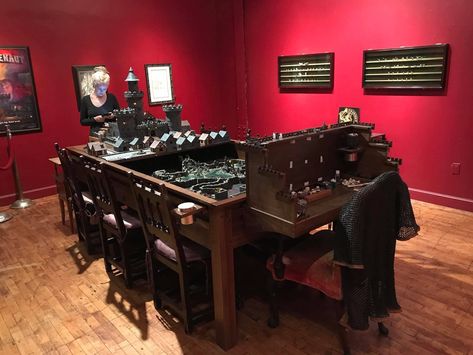 Warhammer Game Room, Dungeon Game Room, Dnd Gaming Table, Dnd Table Ideas, D&d Game Room, D&d Table, D&d Room, Dnd Game Room, Dnd Furniture