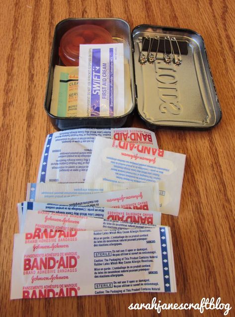 Pill Bottle First Aid Kit, Altoids Tin First Aid Kit, Tiny First Aid Kit, Altoid First Aid Kit, Altoids First Aid Kit, Altoid Tin First Aid Kit, Altoids Tins Survival Kit, First Aid Box Ideas, First Aid Kit Aesthetic