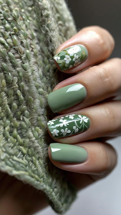 Embrace the beauty of nature with these stunning green nails adorned with delicate flower patterns! Perfect for spring or any day you want to feel a little extra fresh. 🌿✨ Try this look for your next manicure—it's a cheerful way to show off your love for the outdoors! #NailArt #FloralNails #GreenManicure Green Nails With Flower Design, Botanical Nails, Green Mani, Nail Biting Habit, Olive Green Weddings, Bridesmaids Nails, Latest Nail Designs, Green Nail Art, September Nails