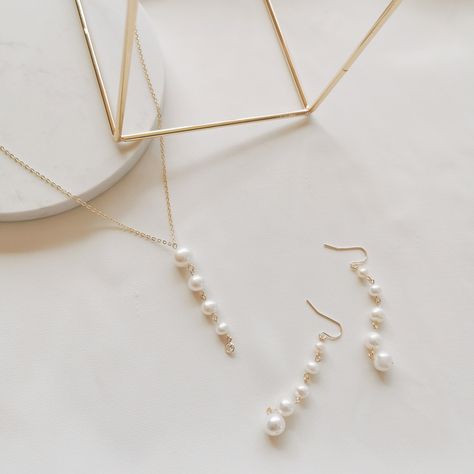 Custom Pearl Jewelry, White Pearl Gold Necklace, Jewelry Findings Guide, Bridal Necklace Gold, Gold Necklace Bridal, Classic Pearl Jewelry, Xoxo Necklace, Pearl Gold Necklace, Christmas Gift Earrings