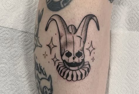 Dimension 20 Tattoo Ideas, Matching Men Tattoos, Matching Tattoos Horror, Horror Tattoos Patchwork, Trad Goth Tattoo, Horror Themed Matching Tattoos, Luna Ghost Tattoo, Luna Ghost Scooby Doo Tattoo, Horror Cute Tattoo